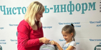 В редакции «Чистополь-информ» первокласснице подарили рюкзак и канцелярские принадлежности - Чистополь-информ